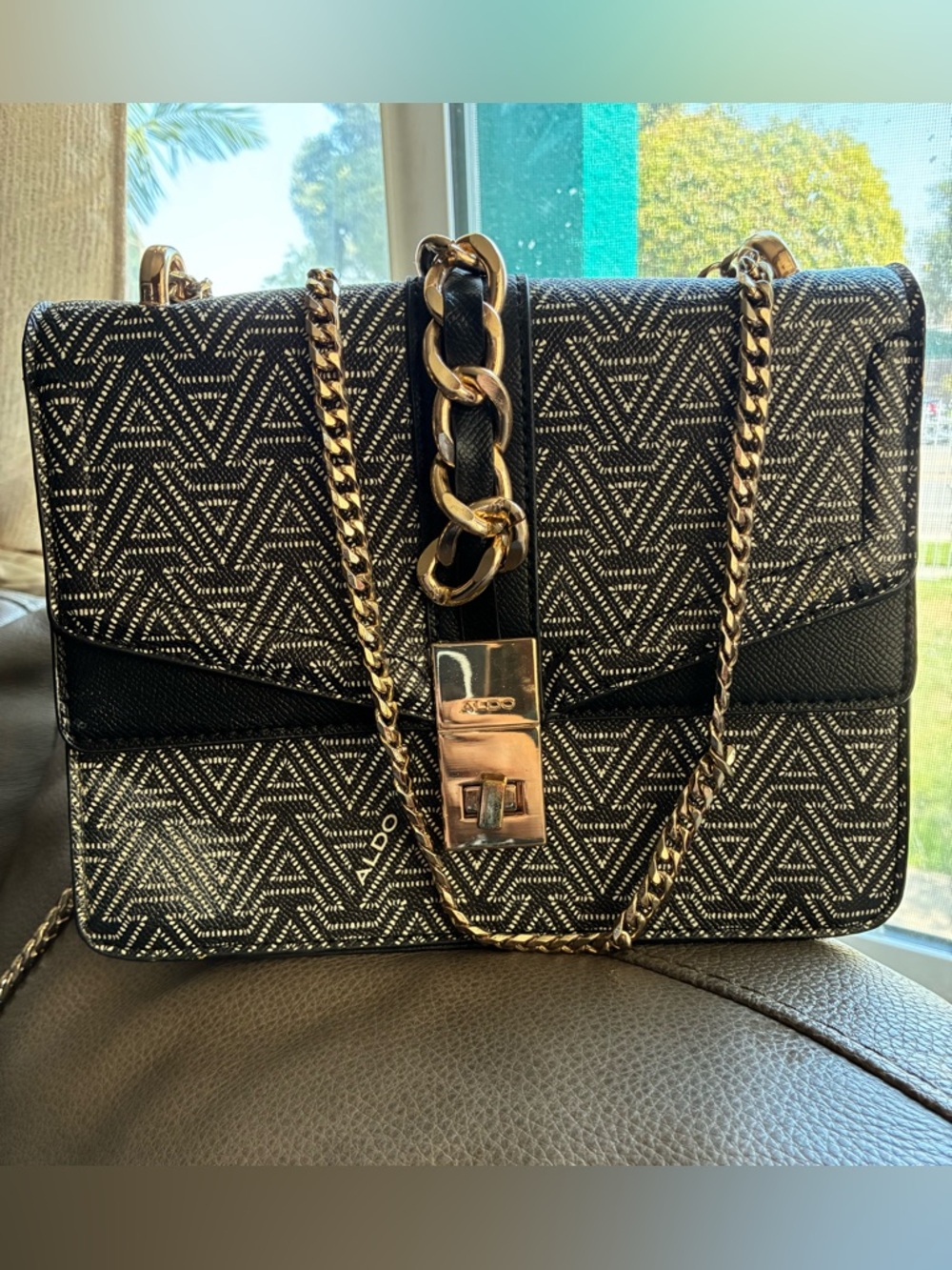 Aldo Black & White Geo-Print Chain Crossbody - Picture 1 of 9